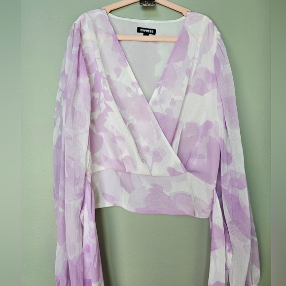 Express Floral Tie Banded Bottom Faux Wrap Top, Light Purple Print, Women's XS - Picture 3 of 8